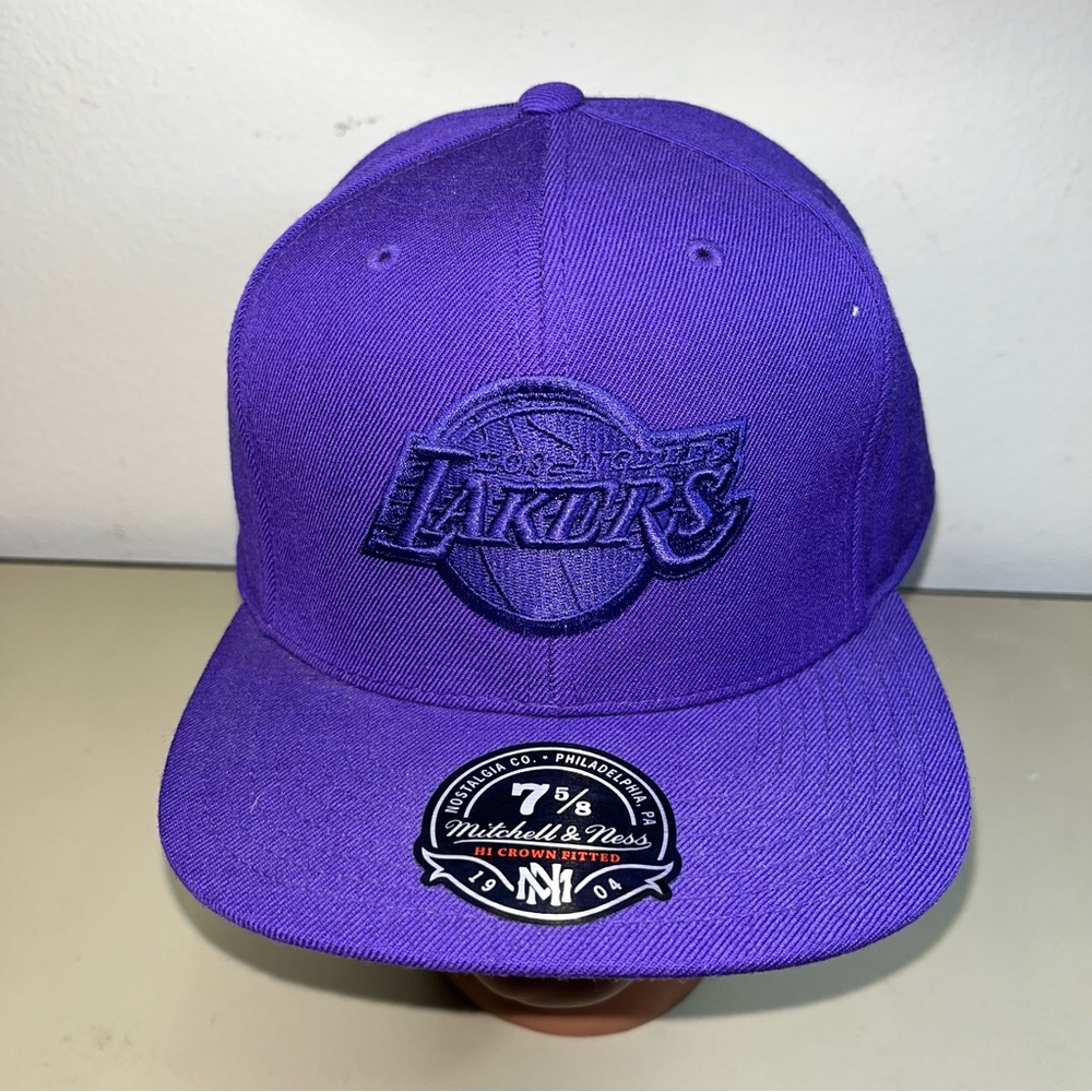 New with damege Lakers Mitchell & Ness purple hat fitted 7 5/8 hardwood classics